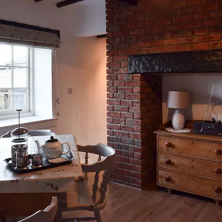 Yew Tree Cottage *